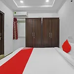 Oyo Hotel Rise & Shine Near Amb Mall