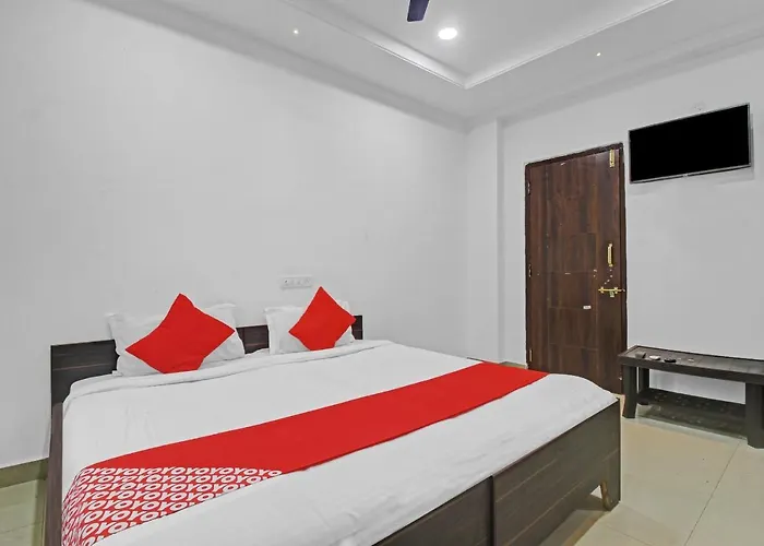 Oyo Hotel Rise & Shine Near Amb Mall